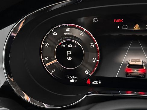 Used 2025 Bentley Bentayga image 24