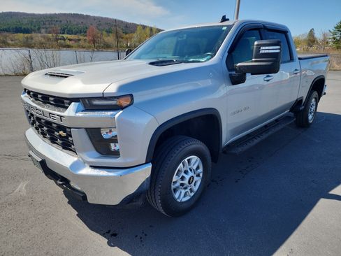 Used 2022 Chevrolet Silverado 2500 LT w/ Convenience Package AWD/4WD image 4