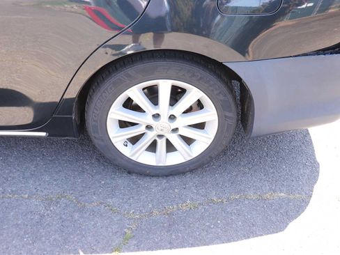 Used 2012 Toyota Camry XLE w/ Leather Pkg FWD image 9