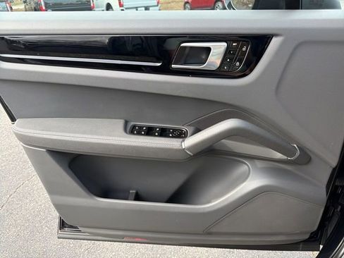 Used 2020 Porsche Cayenne S image 21
