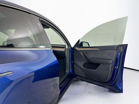 Used 2024 Tesla Model Y Long Range image 31