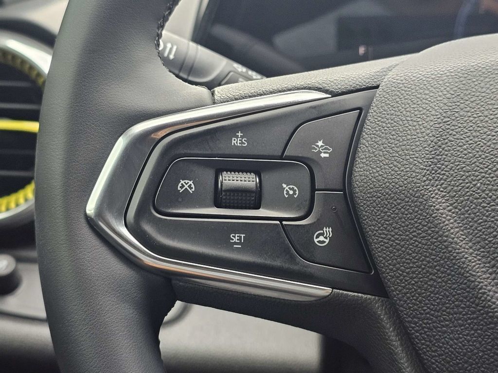 Used 2024 Chevrolet Trax ACTIV w/ Sunroof Package FWD image 26