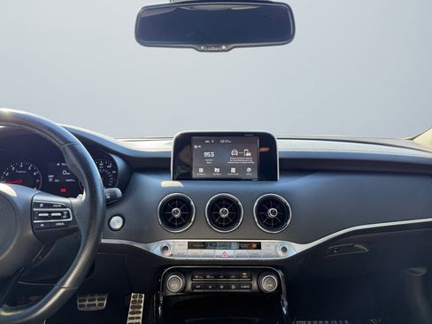 Used 2020 Kia Stinger GT-Line image 9