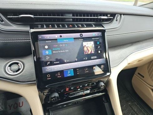 Used 2023 Jeep Grand Cherokee L Limited w/ Luxury Tech Group II image 21