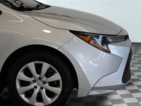 Used 2025 Toyota Corolla LE image 13