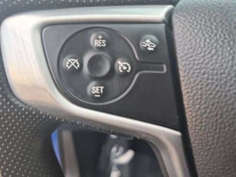 Used 2024 GMC Terrain SLE w/ Driver Convenience Package FWD image 19