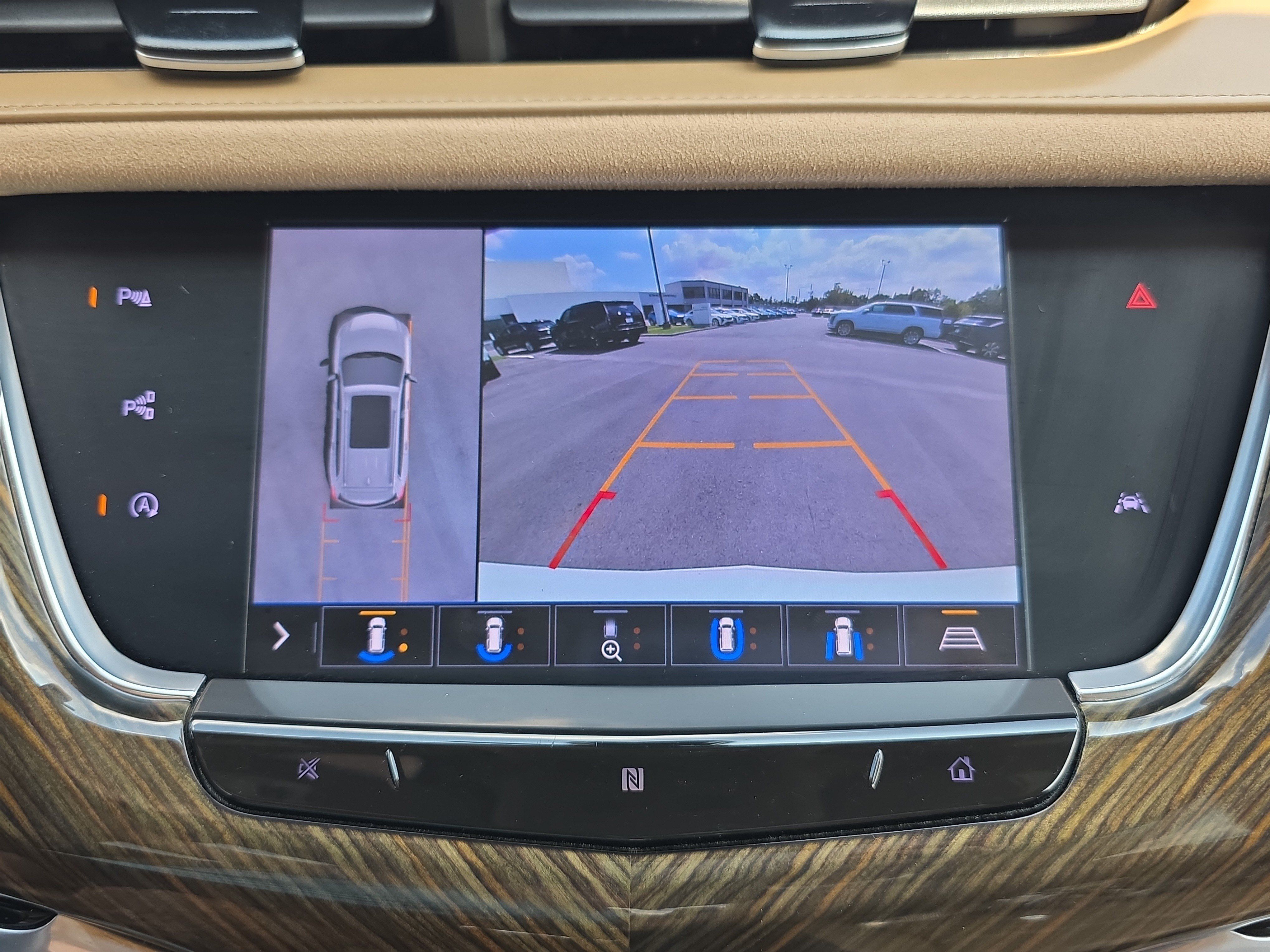 Used 2020 Cadillac XT6 Premium Luxury w/ Platinum Package FWD image 26