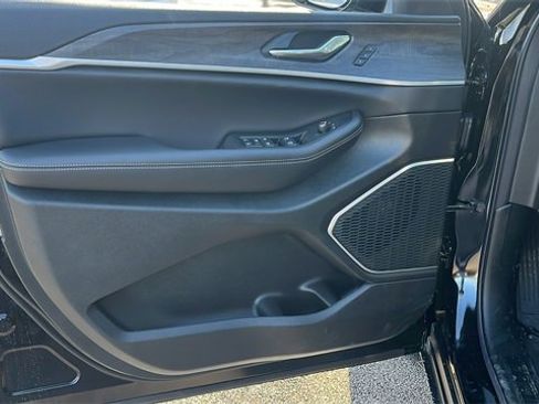 New 2026 Jeep Grand Cherokee Limited w/ Limited Altitude Package image 14