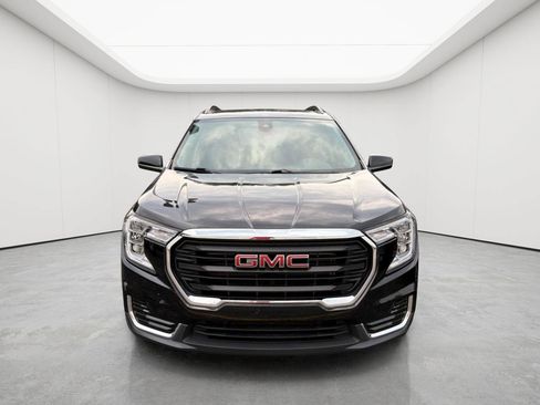 Used 2022 GMC Terrain SLE w/ Driver Convenience Package FWD image 2