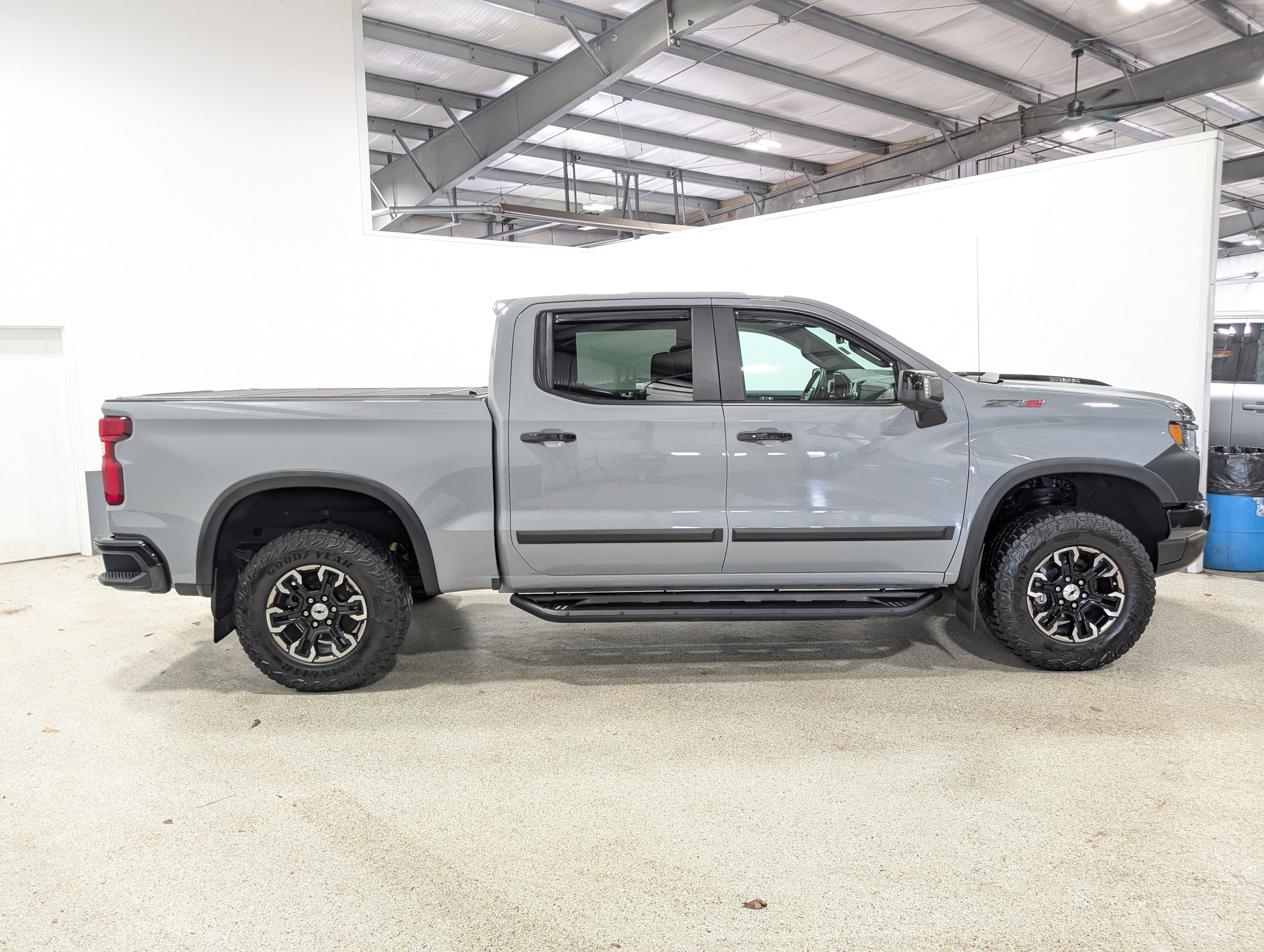 Used 2024 Chevrolet Silverado 1500 ZR2 w/ Technology Package AWD/4WD image 2
