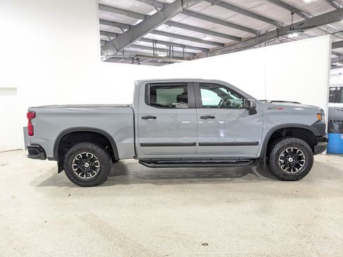 Used 2024 Chevrolet Silverado 1500 ZR2 w/ Technology Package AWD/4WD image 2