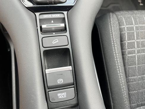 Certified 2026 Honda HR-V LX image 28