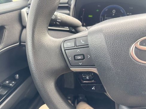 Used 2025 Toyota Camry LE image 16