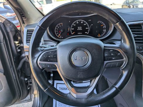 Used 2019 Jeep Grand Cherokee Laredo AWD/4WD image 39