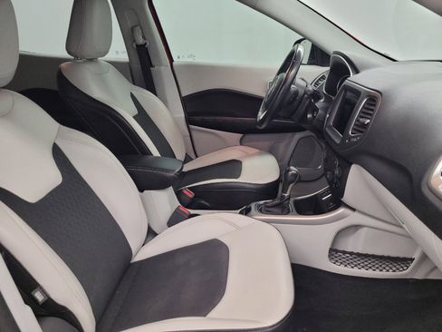 Used 2019 Jeep Compass Latitude FWD image 21