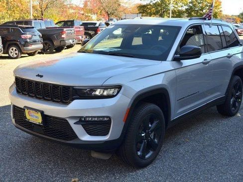 New 2025 Jeep Grand Cherokee Limited w/ Black Appearance Package image 4