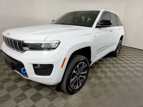 Used 2023 Jeep Grand Cherokee Overland w/ Luxury Tech Group IV AWD/4WD image 11
