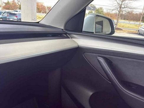Used 2023 Tesla Model Y Long Range image 19