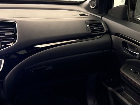 Certified 2022 Honda Ridgeline Black Edition image 17