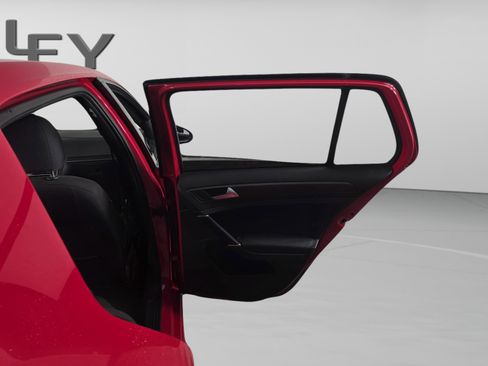 Used 2020 Volkswagen Golf S image 26