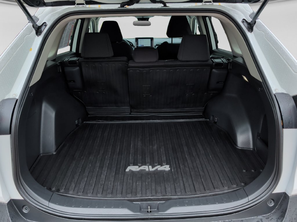 Used 2025 Toyota RAV4 LE AWD/4WD image 38