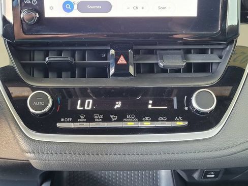 Used 2024 Toyota Corolla SE w/ SE Convenience Package FWD image 21