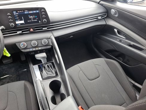 Certified 2023 Hyundai Elantra SE image 16