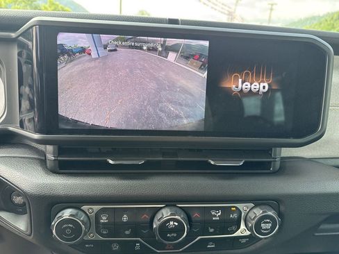 Used 2025 Jeep Wrangler Sport image 23