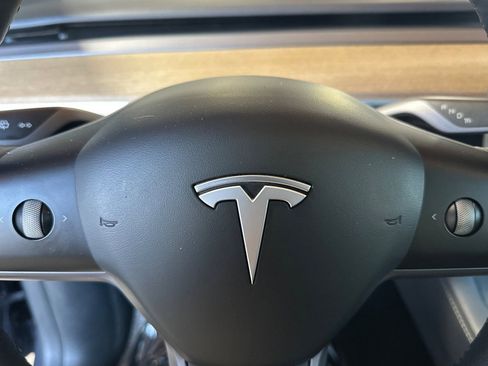 Used 2023 Tesla Model Y Performance AWD/4WD image 16