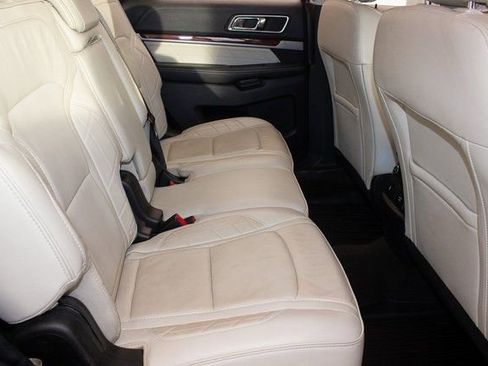 Used 2018 Ford Explorer Platinum image 12