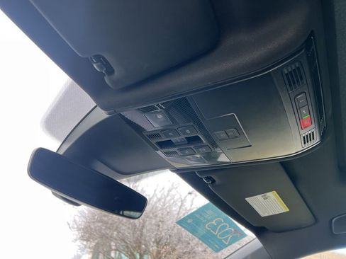 Used 2023 Volkswagen Tiguan SE R-Line image 22