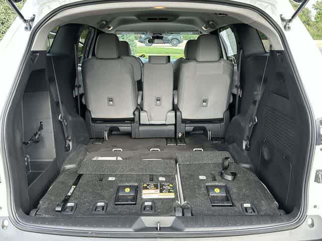 Used 2025 Toyota Sienna LE AWD/4WD image 27