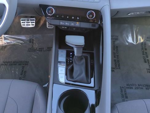 New 2025 Hyundai Elantra SEL image 18
