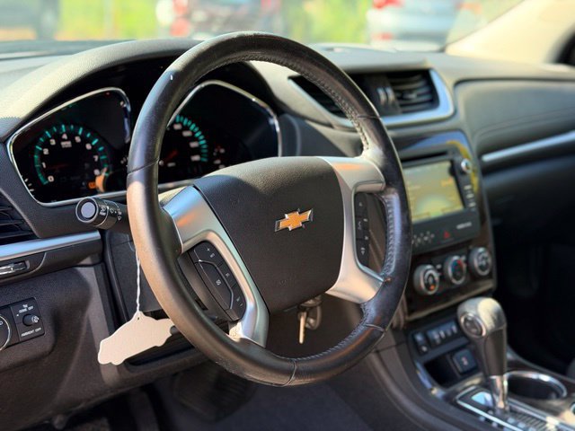 Used 2017 Chevrolet Traverse LT w/ Style and Technology Package FWD image 8