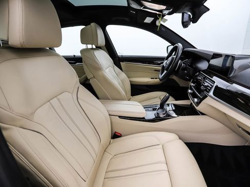 Used 2020 BMW M550i xDrive w/ Executive Package image 31