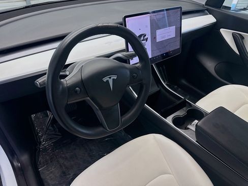 Used 2020 Tesla Model Y Long Range image 7
