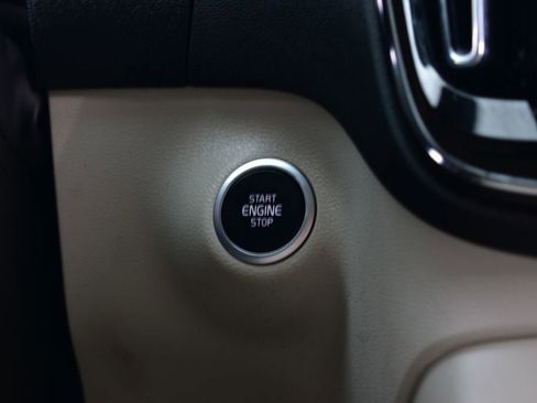 Used 2023 Volvo XC40 B5 Plus AWD/4WD image 34