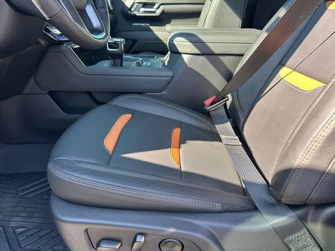 Used 2025 GMC Sierra 1500 AT4 w/ AT4 Premium Package image 10