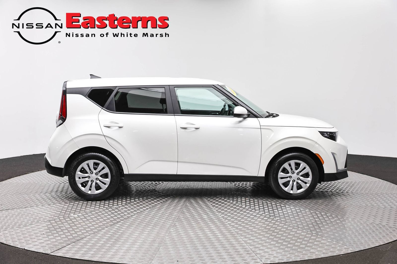 Used 2023 Kia Soul LX FWD image 4