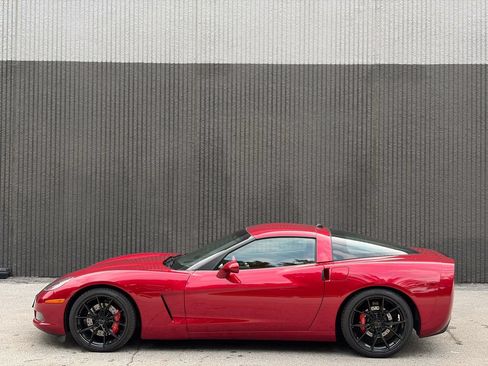 Used 2005 Chevrolet Corvette Coupe w/ Preferred Equipment Group RWD image 4