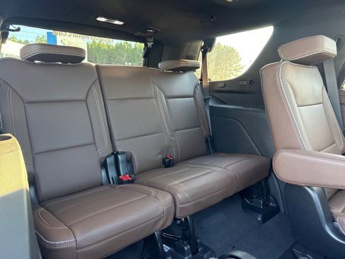 Used 2024 Chevrolet Tahoe High Country w/ Premium Package image 18