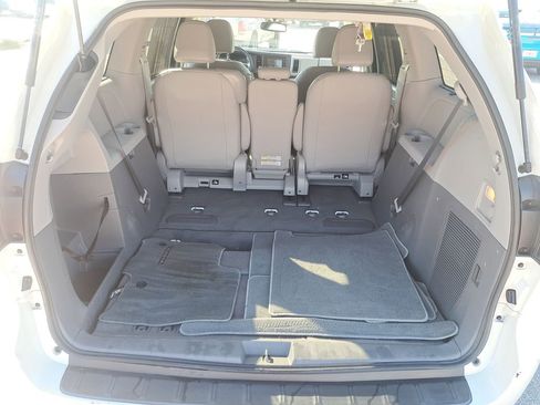 Used 2020 Toyota Sienna Limited image 6