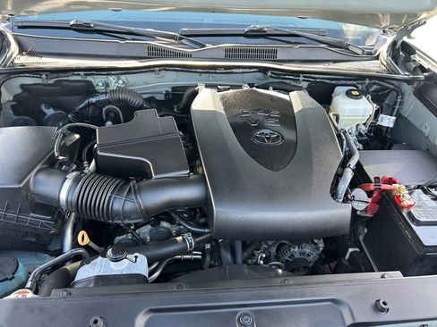 Used 2022 Toyota Tacoma TRD Off-Road AWD/4WD image 29