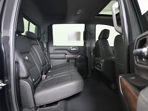 Used 2023 GMC Sierra 2500 SLT w/ SLT Premium Package image 17