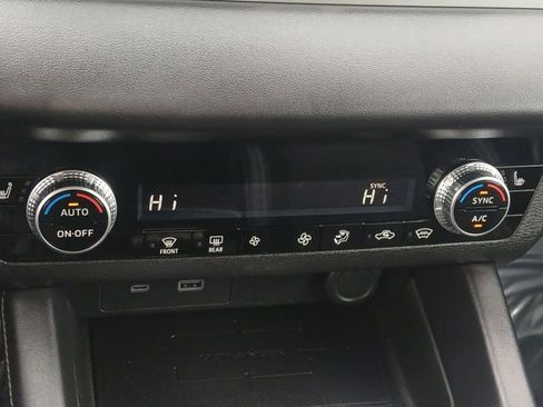 Used 2023 Mitsubishi Outlander SE image 19