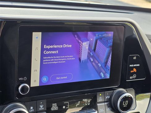 Used 2023 Toyota Highlander LE image 17