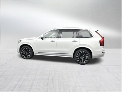 New 2026 Volvo XC90 T8 Ultra w/ Protection Package Premier AWD/4WD image 2
