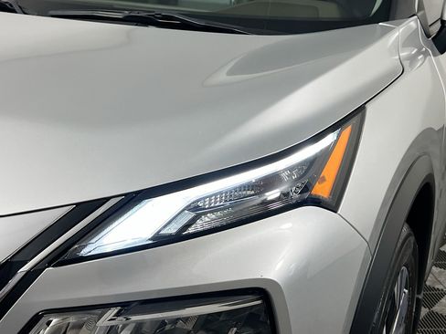 Used 2023 Nissan Rogue SV FWD image 11