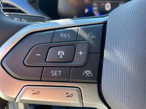 New 2024 Volkswagen Taos SE image 19