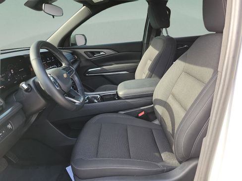 Used 2024 Chevrolet Traverse LT FWD image 17